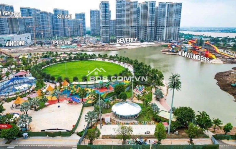 bán căn 2pn giá 2ty2 có nội thất  vinhomes grand park